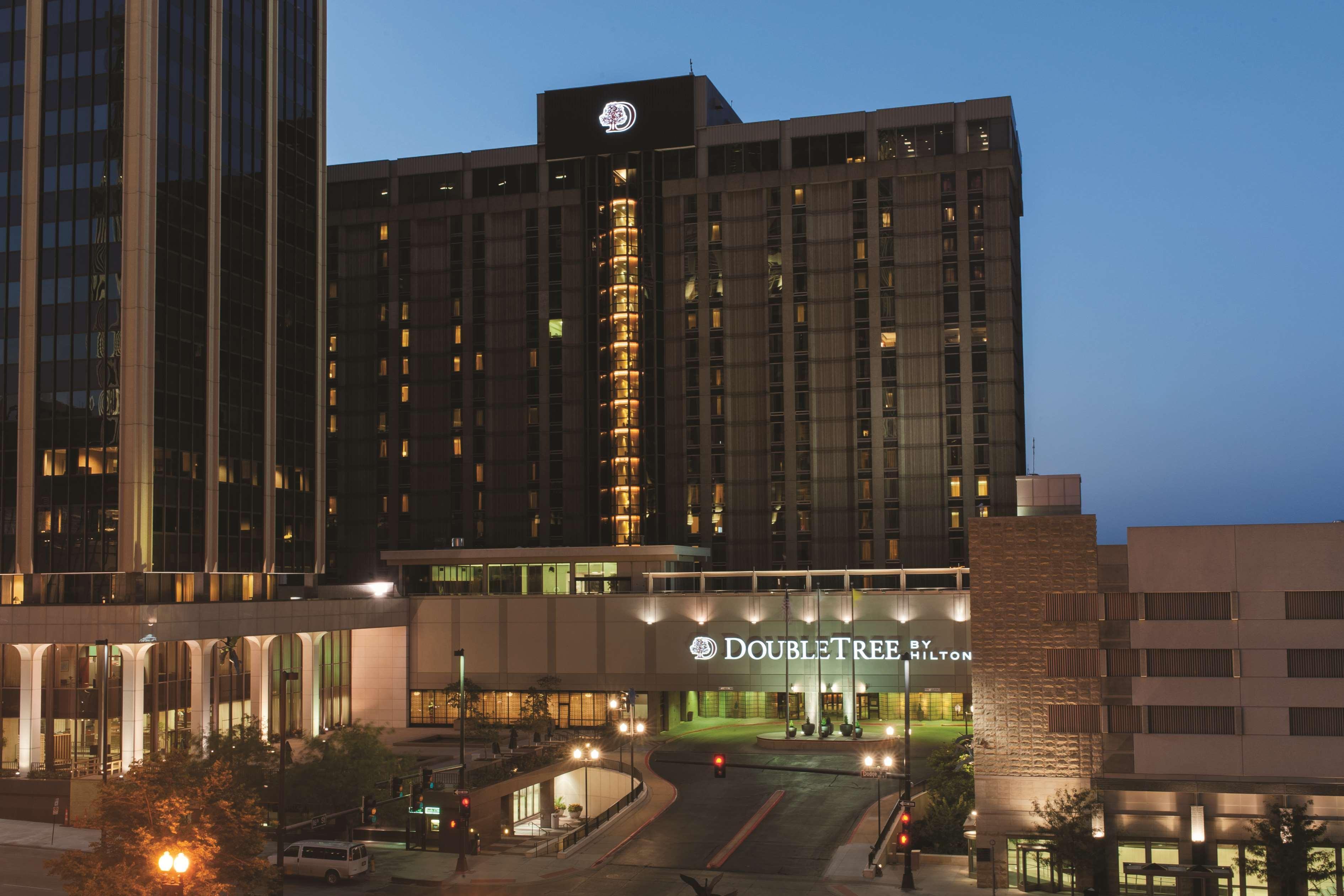 Doubletree By Hilton Hotel & Executive Meeting Center Omaha-Downtown Exterior foto